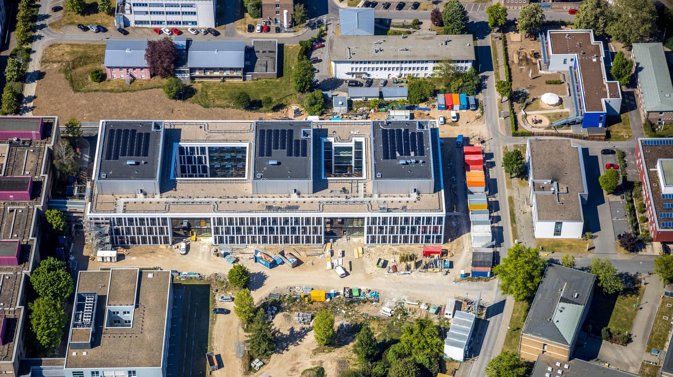 Luftbild des Universitätsklinikum Düsseldorf: Dort entsteht eine abgetrennte Einheit zur Behandlung von Covid-19-Patienten.