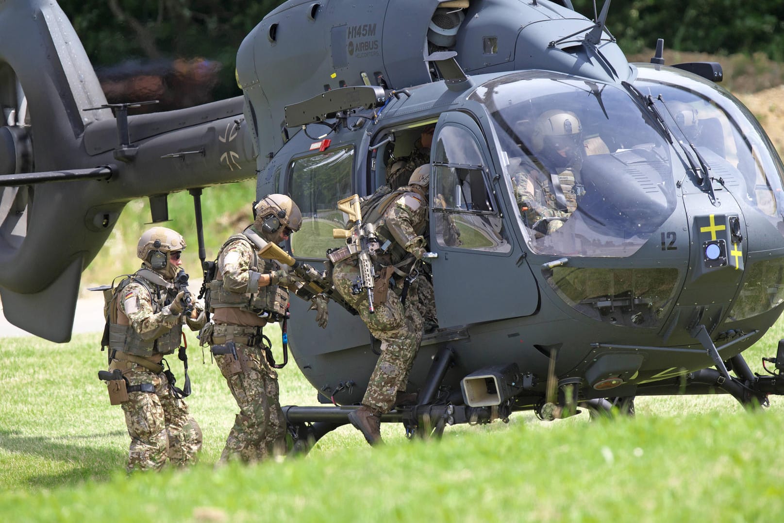 KSK mit dem Helikopter Airbus: Kann sich die Bundeswehr von ihren Soldaten trennen?