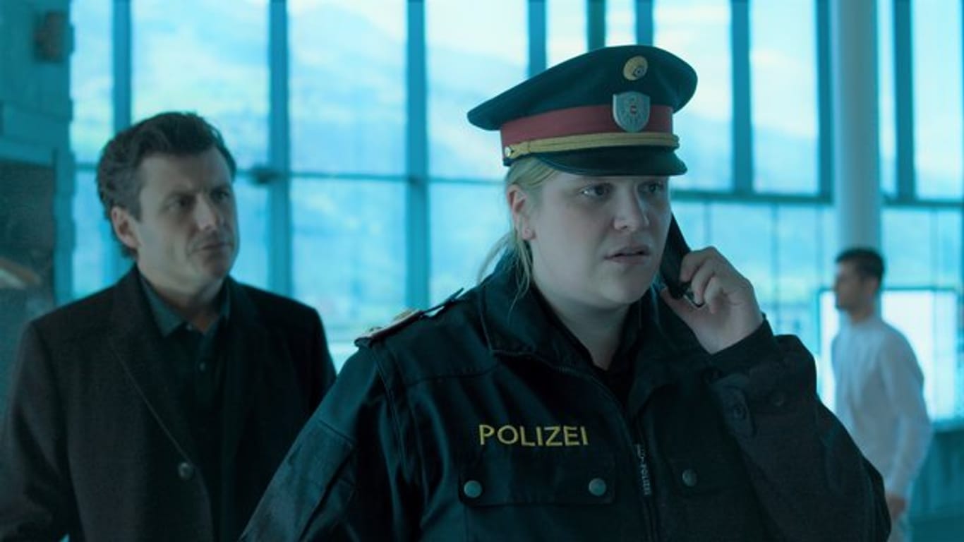 Stefanie Reinsperger und Manuel Rubey in einer Szene des Films "Das dunkle Paradies".