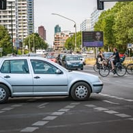 Straßenverkehr: Im September 2018 war für neu zugelassene Autos die neue europäische Abgasnorm WLTP eingeführt worden.