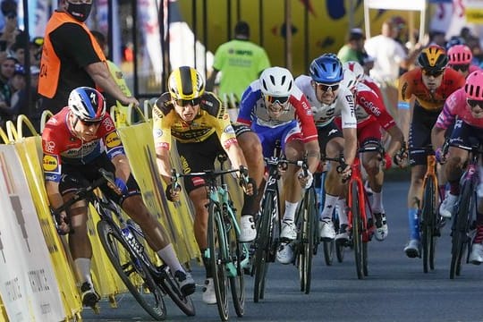 Der heftige Sturz von Fabio Jakobsen (l) bei der Polen-Rundfahrt sorgte für heftige Kritik aus den Fahrerkreisen.