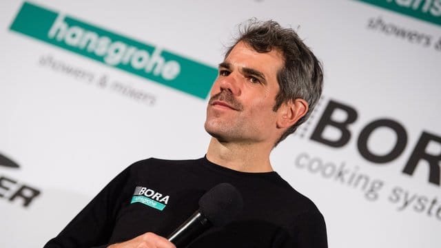 Hat in seinem Team einen Corona-Fall zu beklagen: Bora-hansgrohe-Teamchef Ralph Denk. Hat in seinem Team einen Corona-Fall zu beklagen: Bora-hansgrohe-Teamchef Ralph Denk.