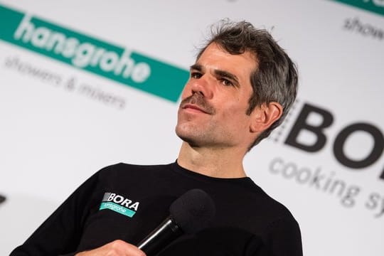 Hat in seinem Team einen Corona-Fall zu beklagen: Bora-hansgrohe-Teamchef Ralph Denk.