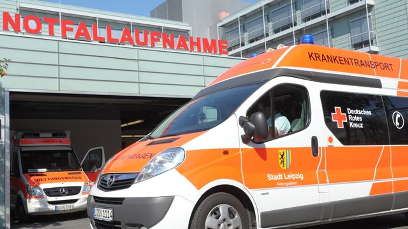 Krankenwagen vor Notaufnahme