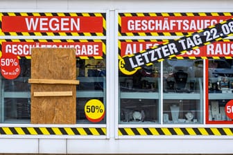 Eine Geschäftsaufgabe in Fellbach bei Stuttgart: Die Zahl der Insolvenzen dürfte im Zuge der Corona-Krise deutlich steigen.