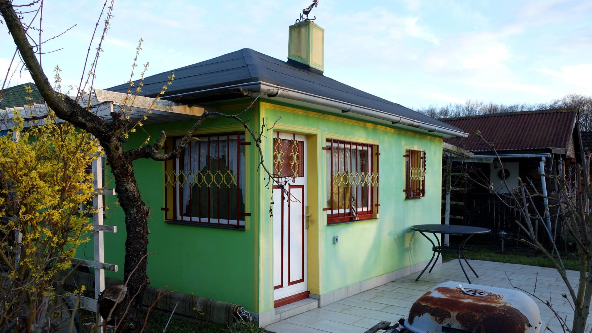 Ein Gartenhaus: Ein Mann brach in Stuttgart in ein solches Häuschen ein und wohnte dort mehrere Monate. Ein Gartenhaus: Ein Mann brach in Stuttgart in ein solches Häuschen ein und wohnte dort mehrere Monate.