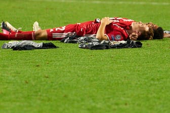 Kimmich und Gnabry nach dem Erfolg in der Champions League: Für den deutschen Rekordmeister wartet in 18 Tagen bereits das erste Pflichtspiel der neuen Saison.