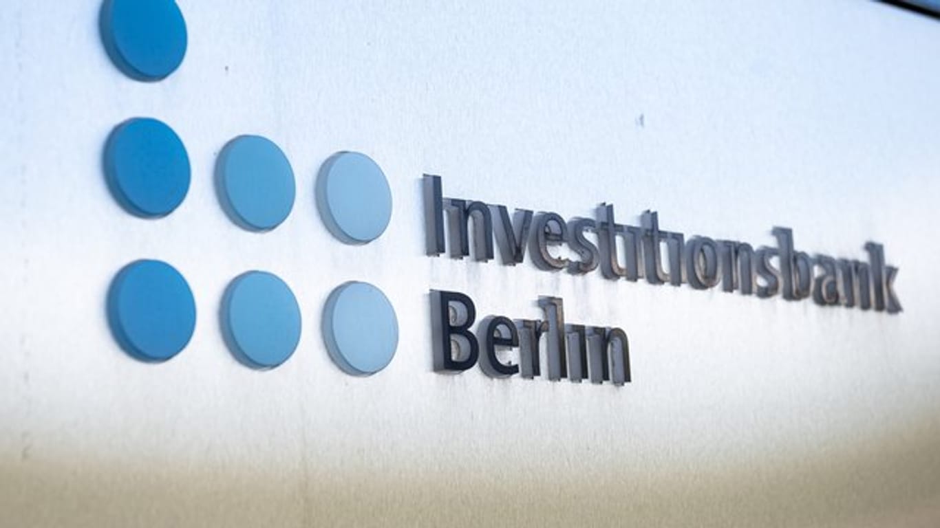 Der Schriftzug der Investitionsbank Berlin: Die Staatsanwaltschaft ermittelt gegen Vorstände der IBB.