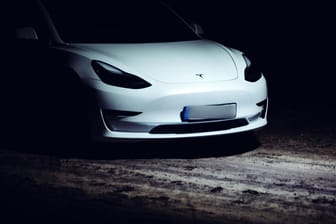 Tesla Model 3: Nicht alle Experten halten den Hype um den US-Autobauer für gerechtfertigt.