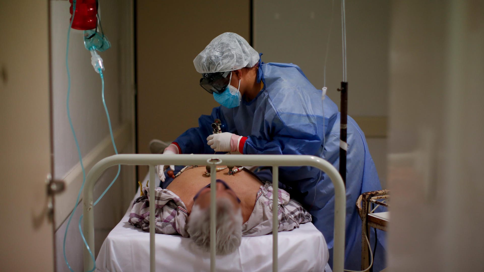 Covid-19-Patient in Buenos Aires: Die Universität von Hongkong hat einen Fall der wiederholten Ansteckung mit Corona dokumentiert, Behörden in den Niederlanden und in Belgien melden ähnliche Fälle.