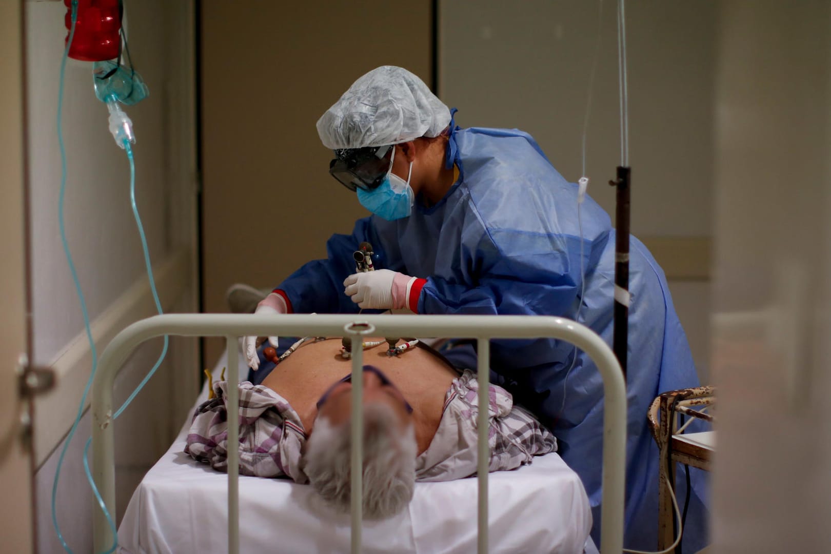 Covid-19-Patient in Buenos Aires: Die Universität von Hongkong hat einen Fall der wiederholten Ansteckung mit Corona dokumentiert, Behörden in den Niederlanden und in Belgien melden ähnliche Fälle.