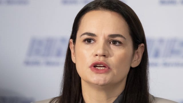 Swetlana Tichanowskaja, ehemalige Kandidatin für die Präsidentschaftswahlen in Belarus, lebt im Exil in Litauen. Swetlana Tichanowskaja, ehemalige Kandidatin für die Präsidentschaftswahlen in Belarus, lebt im Exil in Litauen.