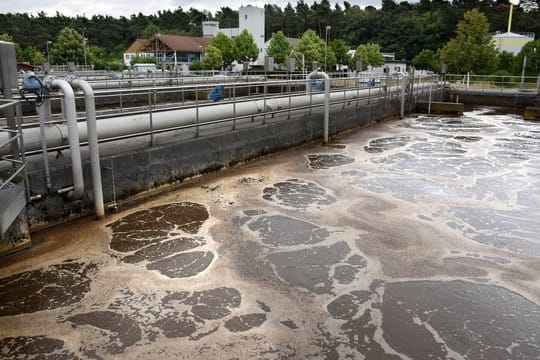 Forscher haben eine Methode zur Corona-Überwachung über das Abwasser entwickelt.