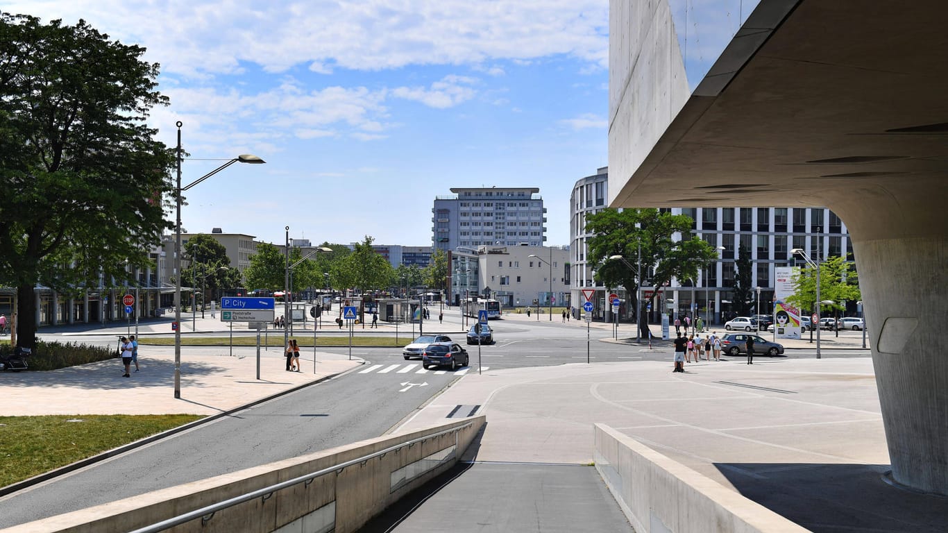 Die Innenstadt von Wolfsburg (Archivbild): Die Stadt will ein grünes Mobilitätskonzept einführen.