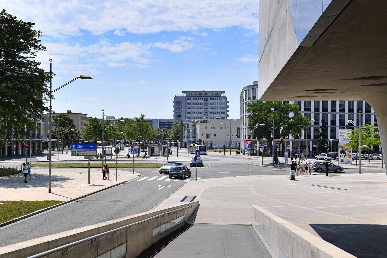 Die Innenstadt von Wolfsburg (Archivbild): Die Stadt will ein grünes Mobilitätskonzept einführen.