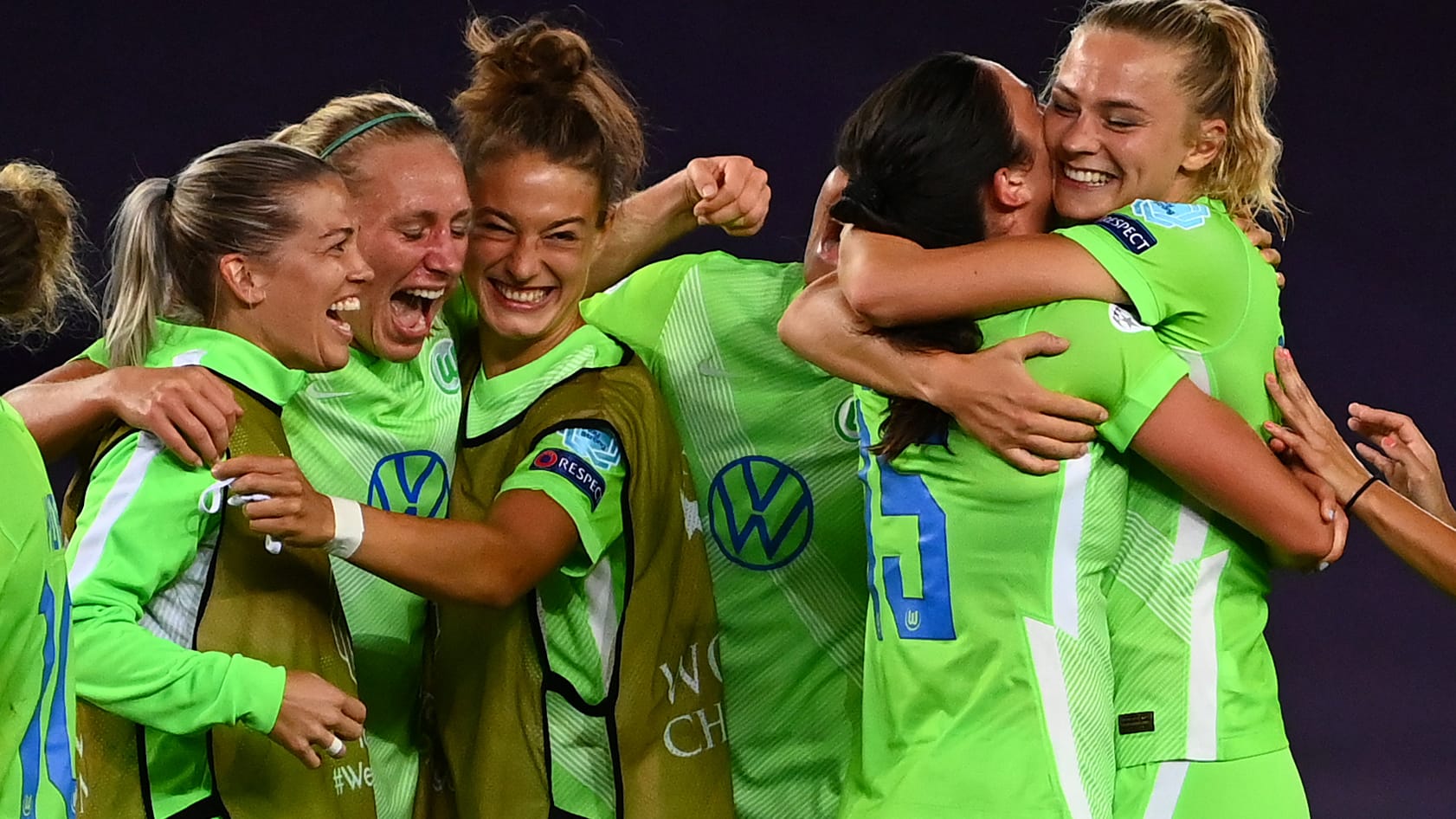 Freude nach dem Spiel: Für die Frauen des VfL Wolfsburg ist es das fünfte Champions-League-Finale. Freude nach dem Spiel: Für die Frauen des VfL Wolfsburg ist es das fünfte Champions-League-Finale.