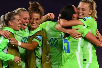 Freude nach dem Spiel: Für die Frauen des VfL Wolfsburg ist es das fünfte Champions-League-Finale.