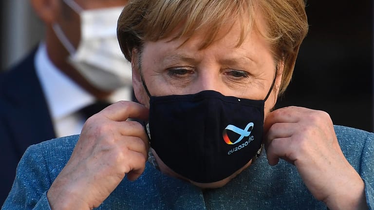 Bundeskanzlerin Merkel warnt vor Nachlässigkeit bei den Corona-Regeln.