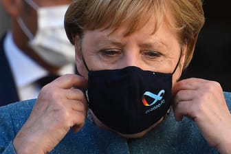 Bundeskanzlerin Merkel warnt vor Nachlässigkeit bei den Corona-Regeln.