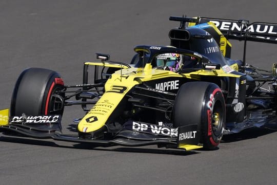 Das Werksteam von Renault F1 will den Protest gegen eine Entscheidung der Sportkommissare zurückzuziehen.