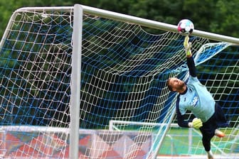 Hoffenheims Torwart Oliver Baumann hat eine Einladung von Bundestrainer Joachim Löw erhalten.