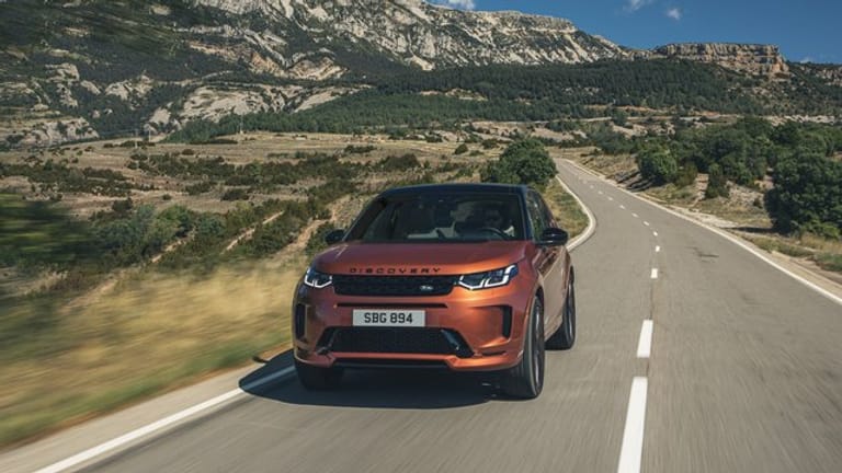 Land Rover hat für den Discovery Sport neue Aggregate unter anderem mit Mild-Hybridtechnik angekündigt.