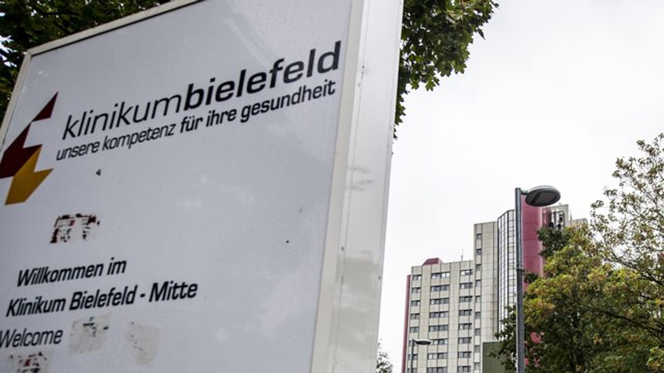 Im Klinikum Bielefeld ist ein junger Patient gestorben, nachdem er das falsche Medikament bekam.