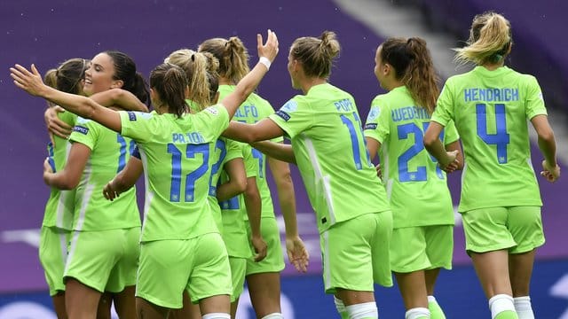 Die Spielerinnen vom VfL Wolfsburg wollen das Finale der Champions League gewinnen.