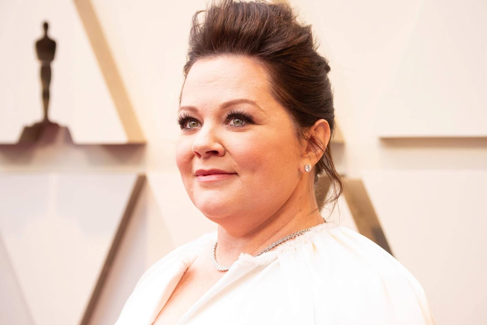 Melissa McCarthy: Die zweifach Oscar-nominierte Darstellerin erscheint 2019 komplett in Weiß bei den Academy Awards.