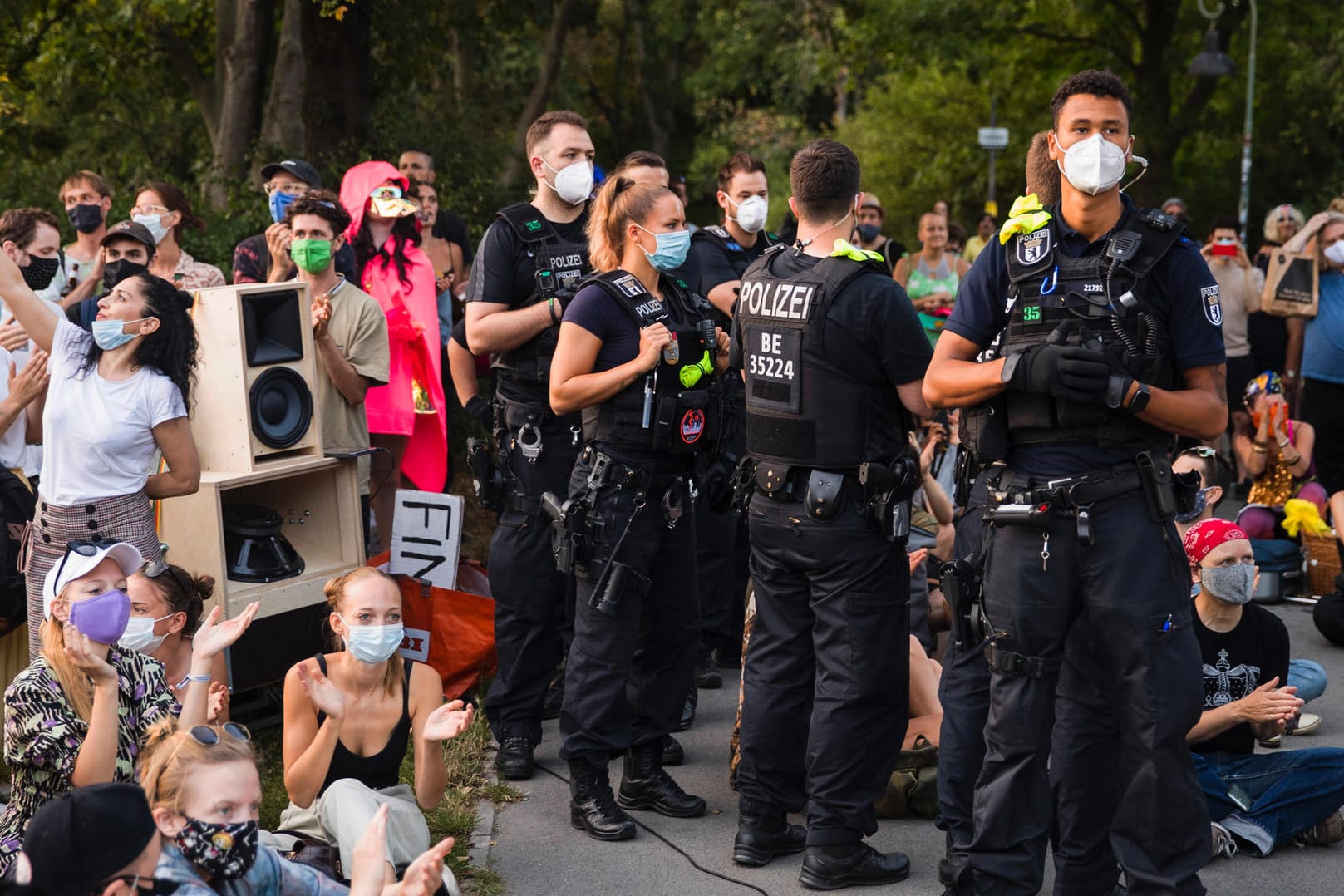 Die Polizei löst das Event "Actual Drag Race" in Berlin im Juli 2020 auf. Im August wollen die Ministerpräsidenten über weitere Corona-Maßnahmen wie z. B. Großveranstaltungen zu beraten.