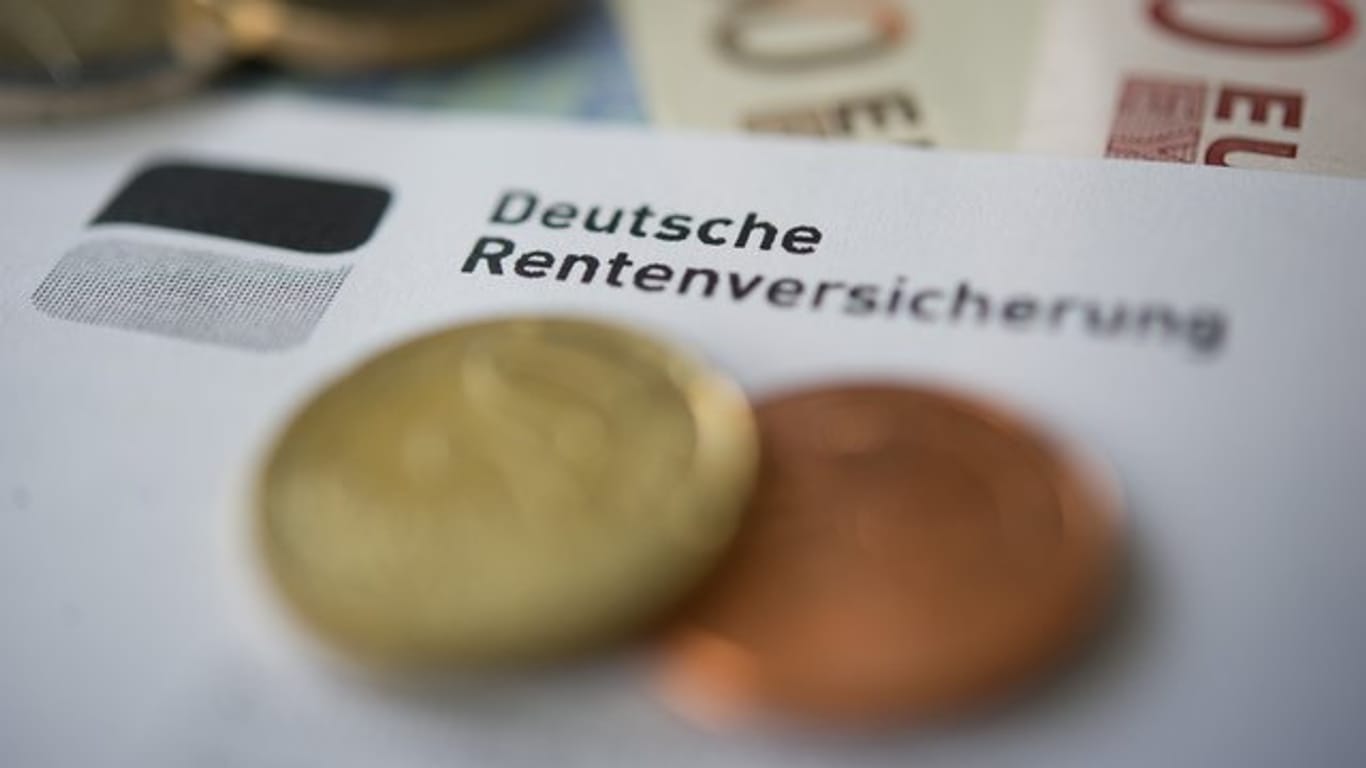 Wie viel Rente könnte es eines Tages geben? Die Info der gesetzlichen Deutschen Rentenversicherung (DRV) bekommt jeder, der mindestens 27 Jahre alt ist.