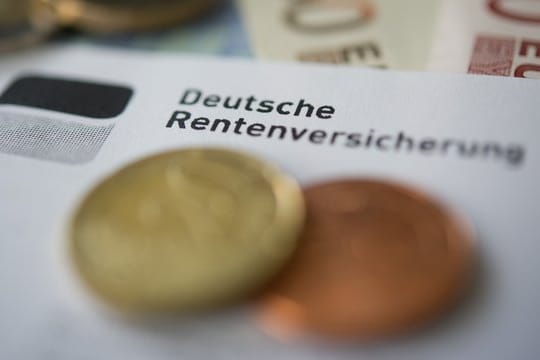 Wie viel Rente könnte es eines Tages geben? Die Info der gesetzlichen Deutschen Rentenversicherung (DRV) bekommt jeder, der mindestens 27 Jahre alt ist. Wie viel Rente könnte es eines Tages geben? Die Info der gesetzlichen Deutschen Rentenversicherung (DRV) bekommt jeder, der mindestens 27 Jahre alt ist.