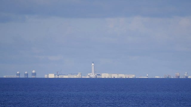 China erhebt Territorialansprüche über weite Teile des Südchinesischen Meeres, wie etwa auf das Subi Riff (aufgenommen von der philippinisch beanspruchten Insel Thitu am 21. China erhebt Territorialansprüche über weite Teile des Südchinesischen Meeres, wie etwa auf das Subi Riff (aufgenommen von der philippinisch beanspruchten Insel Thitu am 21.