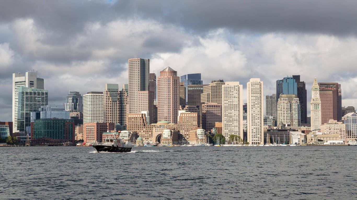 Blick auf die Skyline von Boston: Eine Biotech-Tagung wird von US-Forschern als möglicher "Superspreading"-Event betrachtet.