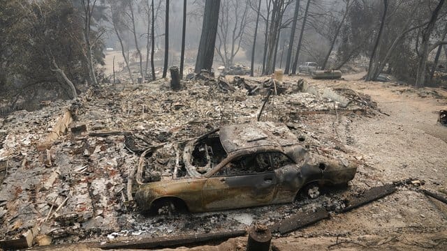 Etwas kühlere Temperaturen haben die Löscharbeiten in Kalifornien begünstigt.