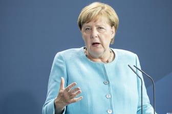 Angela Merkel: Die Bundeskanzlerin will Verstöße gegen die Maskenpflicht laut Beschlussvorlage auf mindestens 50 Euro setzen.
