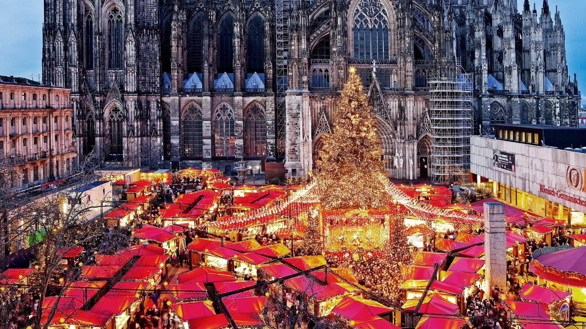 Blick auf dem Weihnachtsmarkt auf den Roncalliplatz am Kölner Dom: Er ist wegen Corona abgesagt worden.