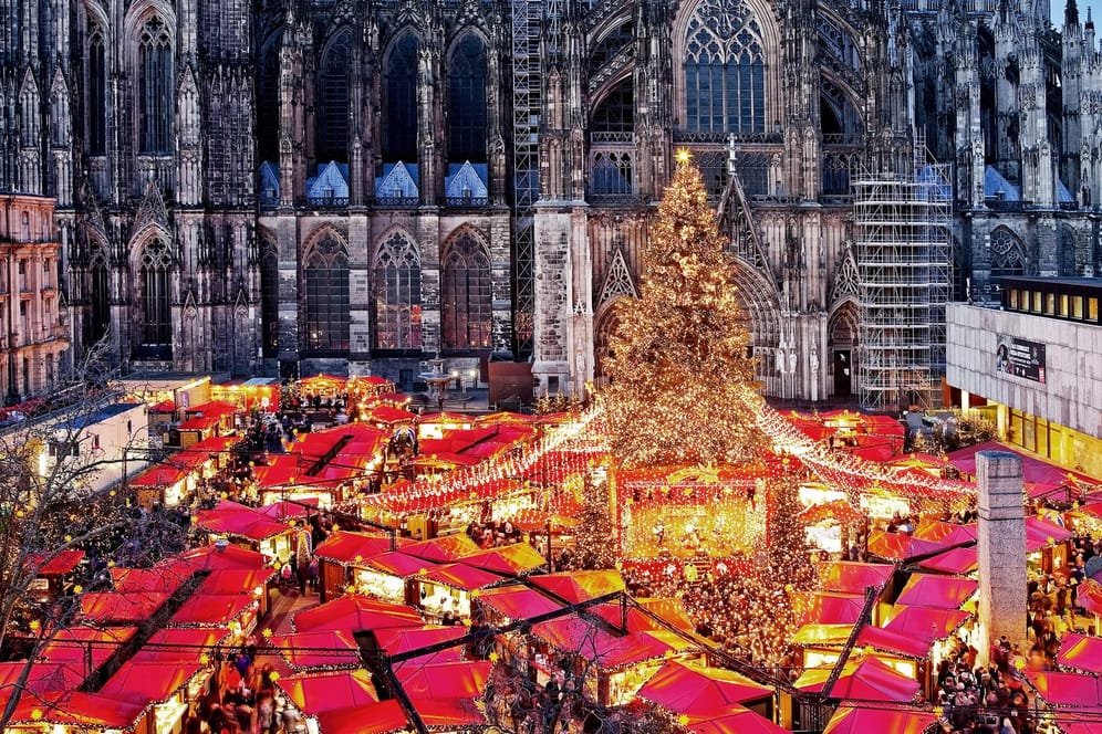 Blick auf dem Weihnachtsmarkt auf den Roncalliplatz am Kölner Dom: Er ist wegen Corona abgesagt worden.