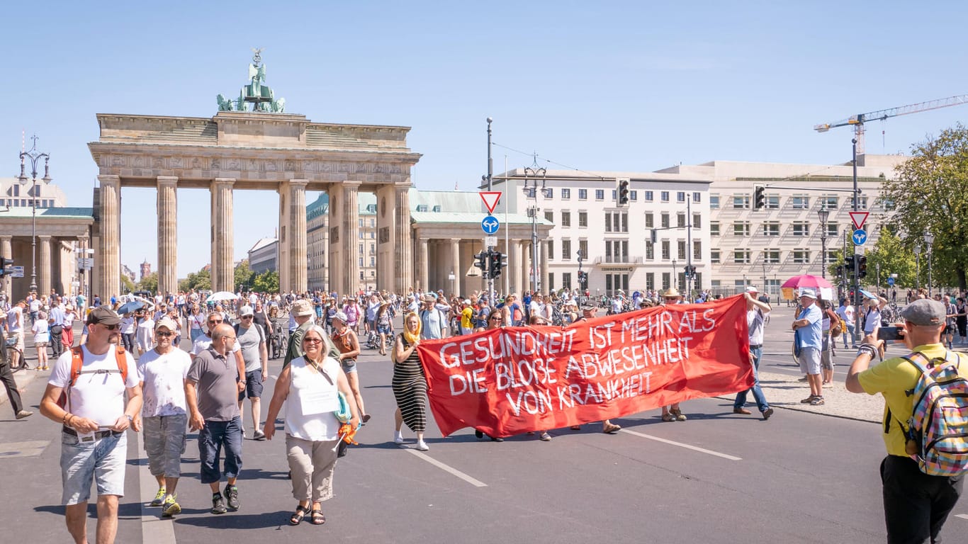 Corona-Demo am Brandenburger Tor: Am Samstag wollen in Berlin Zehntausende Menschen gegen die Corona-Politik demonstrieren – ohne Erlaubnis. (Archivbild)