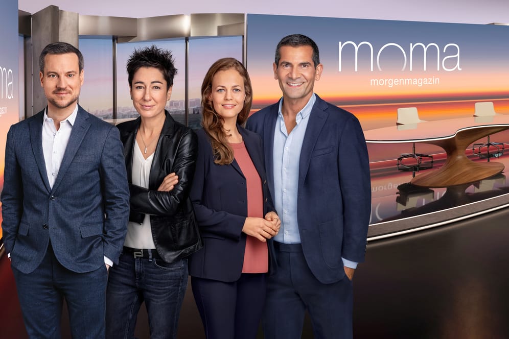 Im neuen "Moma"-Studio: die ZDF-Moderatoren Andreas Wunn, Dunja Hayali, Harriet von Waldenfels, Mitri Sirin.