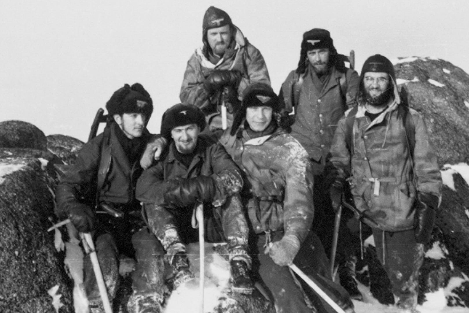 Unternehmen "Haudegen": Auf Nordostland errichteten diese Soldaten im Zweiten Weltkrieg eine deutsche Wetterstation.