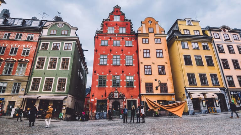 Stockholm: Schweden wurde von der Corona-Krise schwer getroffen, mittlerweile sind die Zahlen aber gesunken.