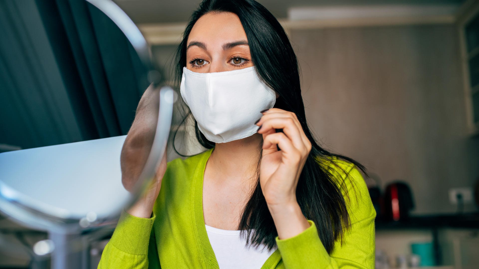 Hautirritationen: Menschen mit Hautkrankheiten könnten durch das Tragen einer Maske Schübe bekommen.