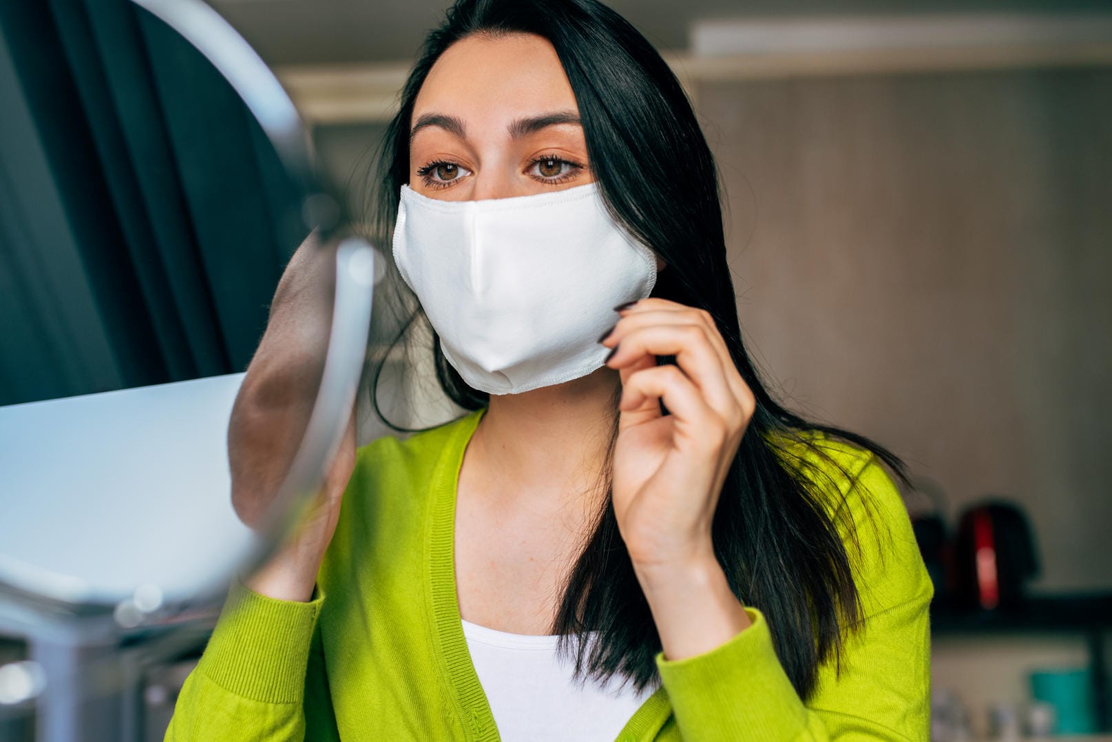 Hautirritationen: Menschen mit Hautkrankheiten könnten durch das Tragen einer Maske Schübe bekommen.