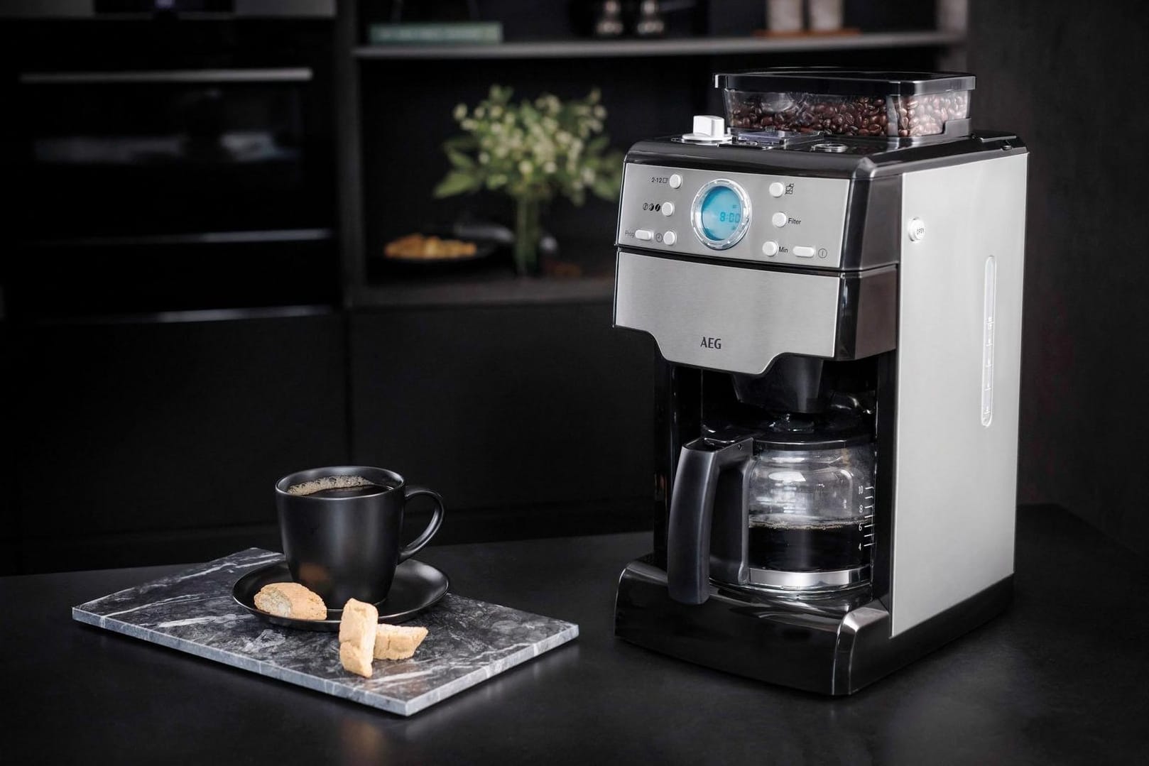 Frisch gemahlen für volles Aroma: Heute ist bei Amazon eine AEG-Kaffeemaschine mit Mahlwerk stark reduziert.