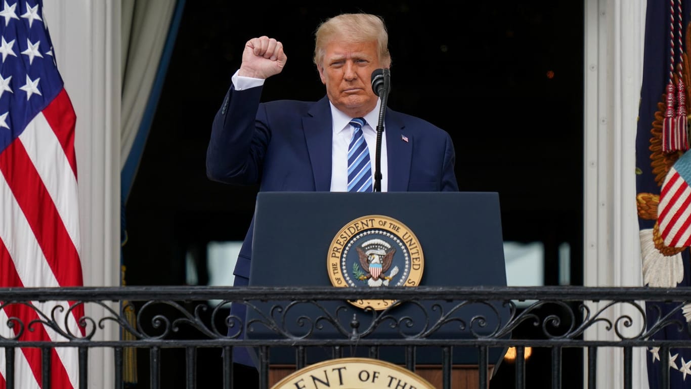Donald Trump auf dem Balkon des Weißen Hauses: Es war sein erster Auftritt vor Publikum seit seinem Krankenhausaufenthalt.