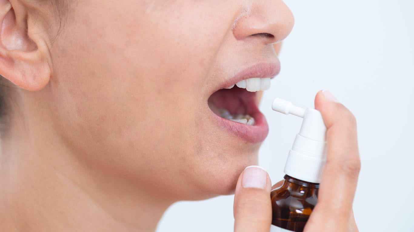Rachenspray: Es kann bei Halsschmerzen angewandt werden. (Symbolbild)