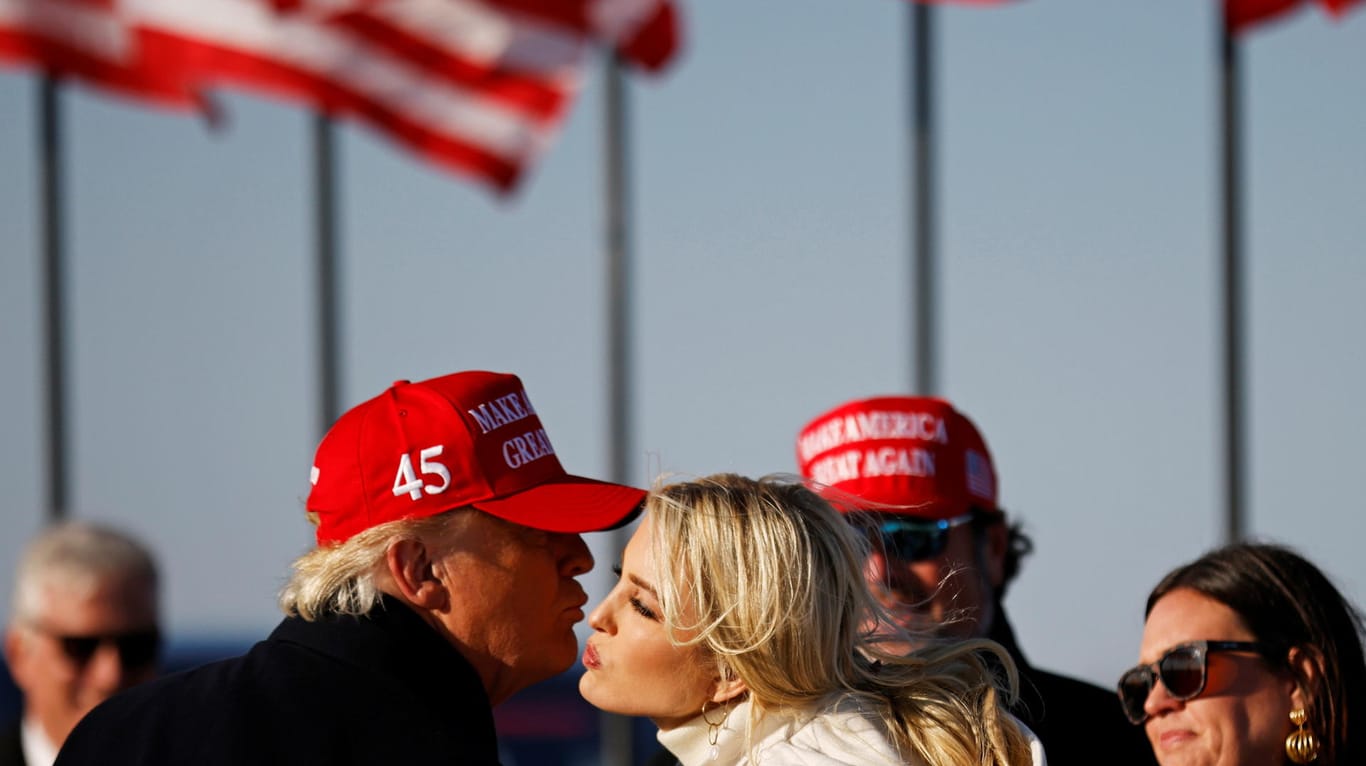 Donald Trump mit seiner Tochter Ivanka Trump in Iowa: Der Wahlkampf in den USA geht in den Endspurt.