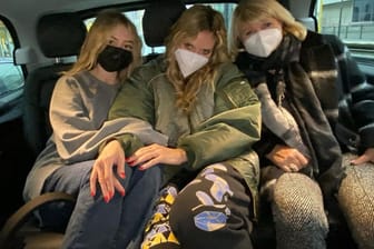 Leni, Heidi und Erna Klum: Das Familienfoto ist auf der Fahrt zu den GNTM-Dreharbeiten entstanden.
