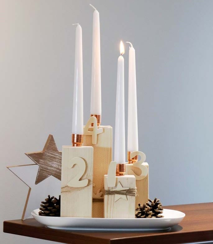 Kerzenständer aus Holzklötzchen: So vergeht die Zeit bis Weihnachten ganz schnell.